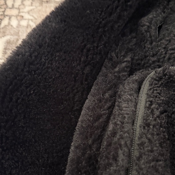 Kavu Plush Black Sling Bag - Picture 2 of 4